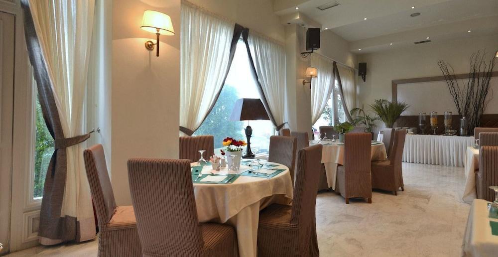 Galaxy Hotel Каламата Екстериор снимка