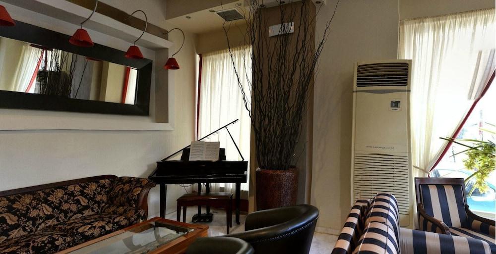 Galaxy Hotel Каламата Екстериор снимка