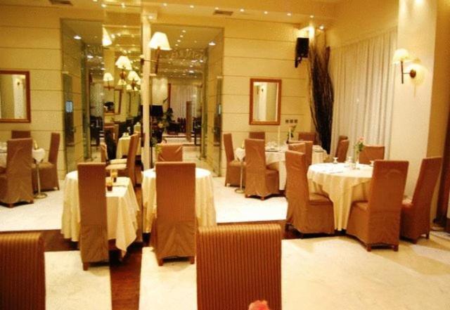 Galaxy Hotel Каламата Екстериор снимка